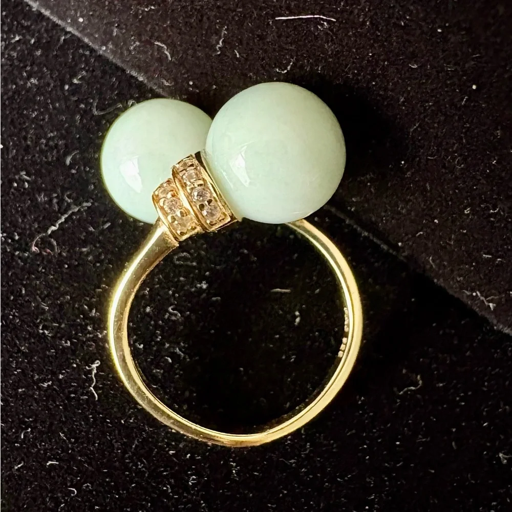 Gold Ring with Pale Green Jade Spheres - Picture 6 of 7